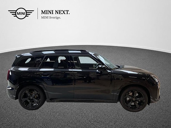 MINI Countryman SE 2 of 15