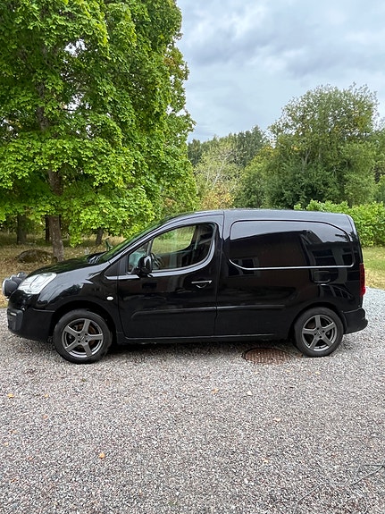 Peugeot Partner 2 of 4