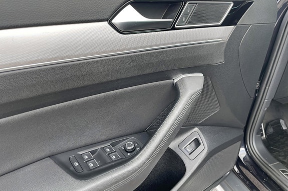 Volkswagen Passat Alltrack 22 of 30