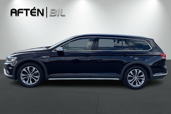 Volkswagen Passat Alltrack 10 of 30
