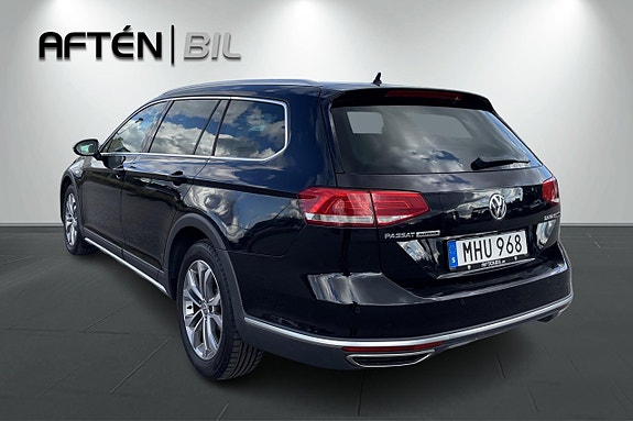 Volkswagen Passat Alltrack 9 of 30