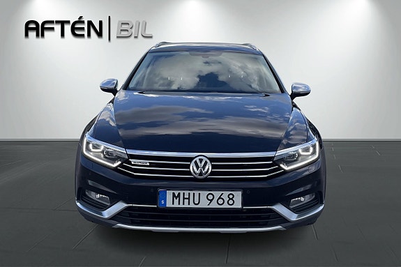 Volkswagen Passat Alltrack 3 of 30