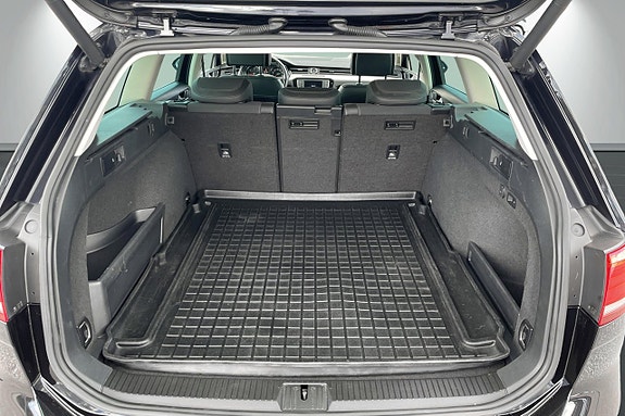 Volkswagen Passat Alltrack 18 of 30