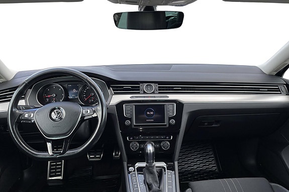 Volkswagen Passat Alltrack 12 of 30