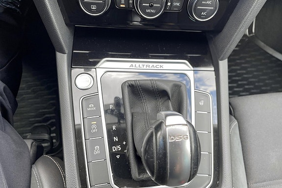 Volkswagen Passat Alltrack 28 of 30
