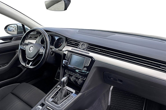 Volkswagen Passat Alltrack 17 of 30