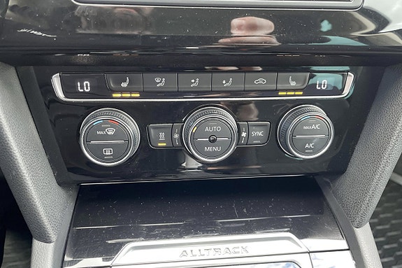 Volkswagen Passat Alltrack 27 of 30