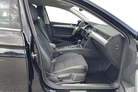 Volkswagen Passat Alltrack 16 of 30