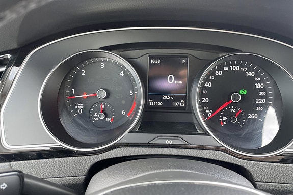 Volkswagen Passat Alltrack 25 of 30