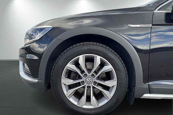Volkswagen Passat Alltrack 11 of 30