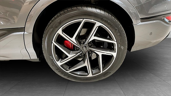 Audi Q6 e-tron 6 of 14