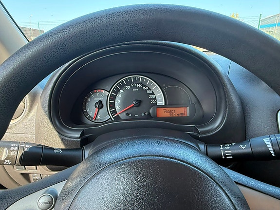Nissan Micra 3 of 10