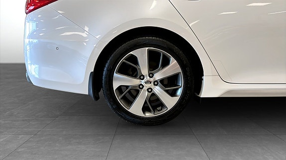 Kia Optima 9 of 12