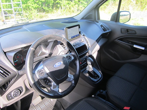 Ford Transit Connect 3 of 7