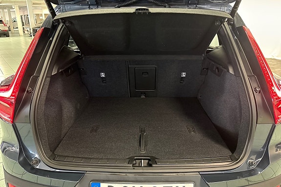 Volvo EX40 13 of 21