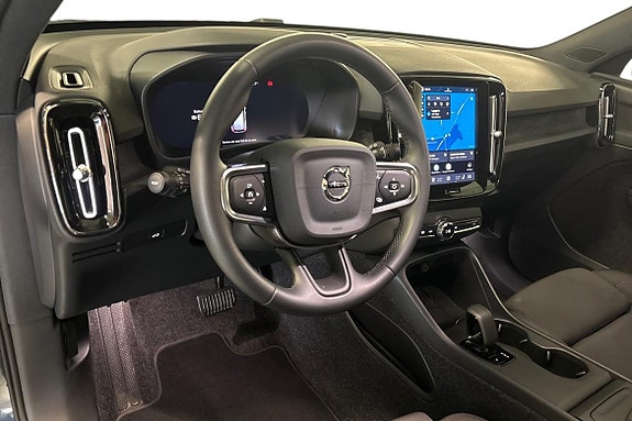 Volvo EX40 8 of 21