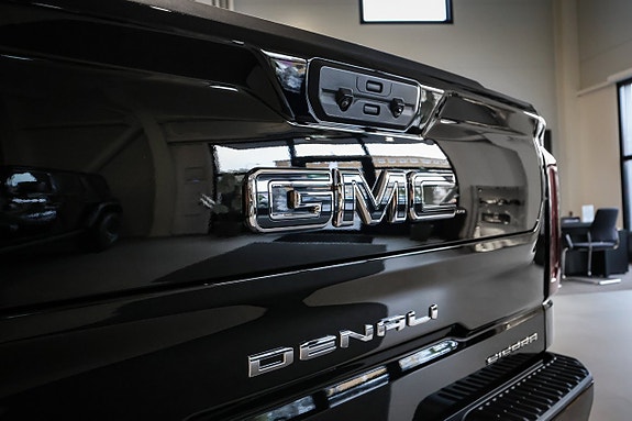 GMC Sierra 14 of 30