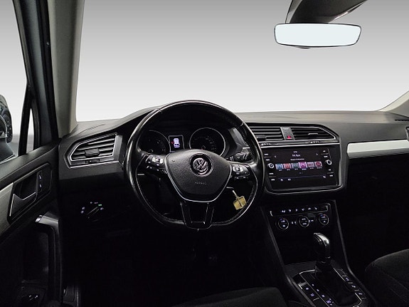 Volkswagen Tiguan 8 of 18