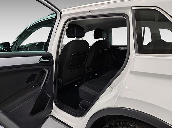 Volkswagen Tiguan 14 of 18