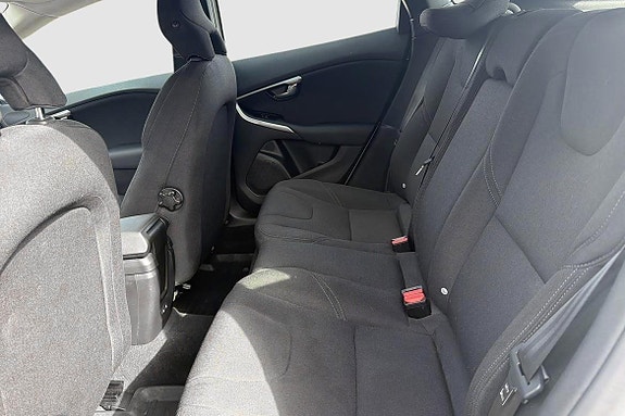 Volvo V40 8 of 13