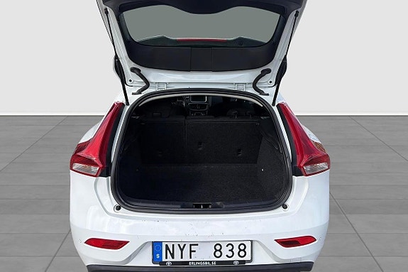 Volvo V40 11 of 13