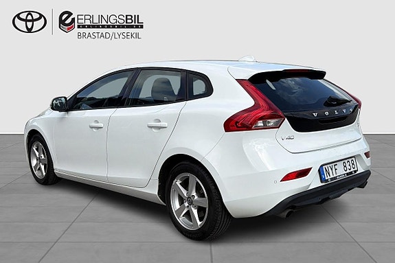 Volvo V40 2 of 13