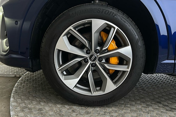 Audi e-tron 12 of 30