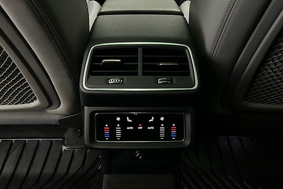 Audi e-tron 24 of 30