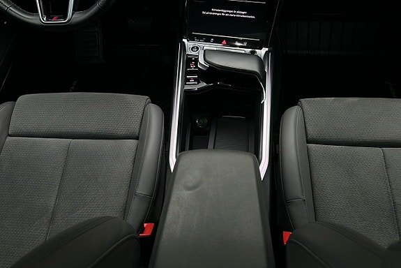Audi e-tron 9 of 30