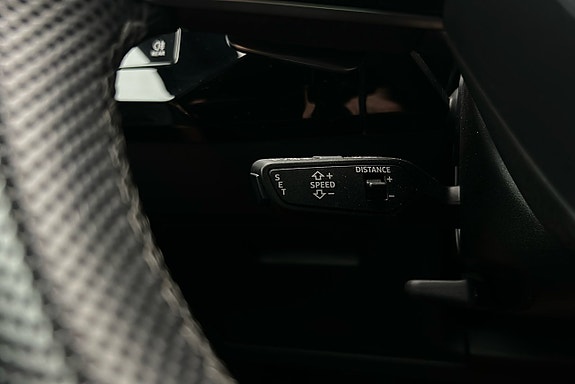 Audi e-tron 27 of 30