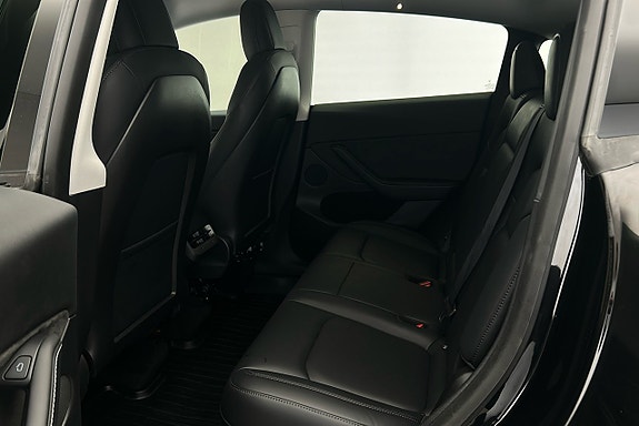 Tesla Model Y 12 of 26