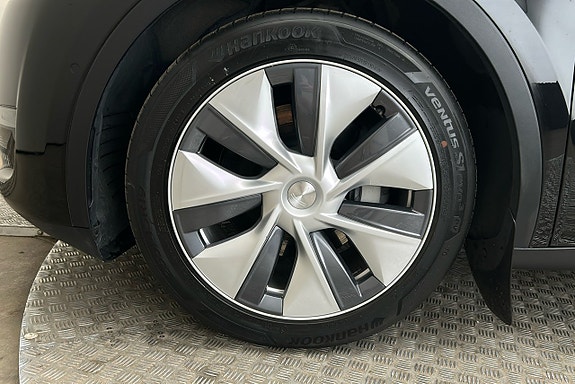 Tesla Model Y 11 of 26