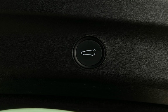 Tesla Model Y 14 of 26