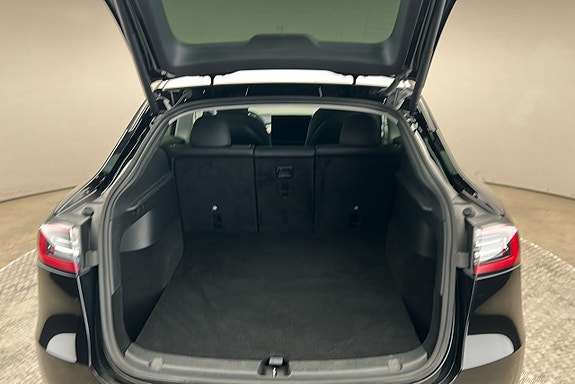 Tesla Model Y 13 of 26