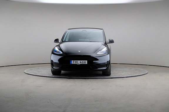 Tesla Model Y 3 of 26