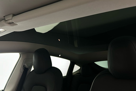 Tesla Model Y 17 of 26