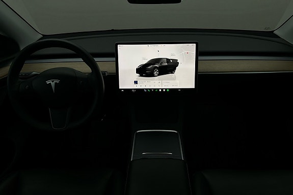 Tesla Model Y 6 of 26