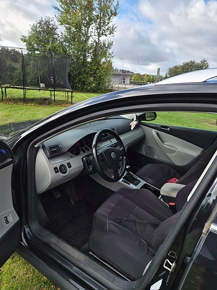 Volkswagen Passat 2 of 6