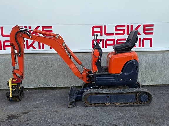 Kubota K008-3 2 of 7