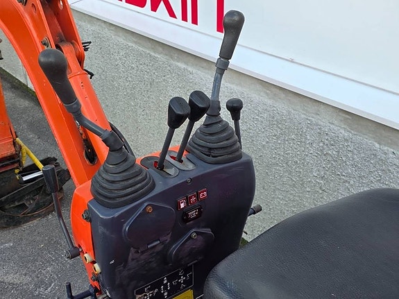 Kubota K008-3 6 of 7