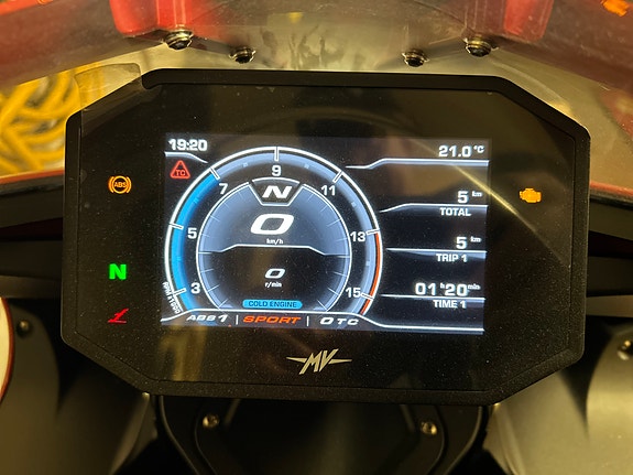 MV Agusta Superveloce 800 4 of 4