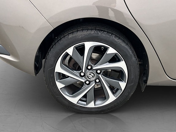 Toyota Auris 30 of 30