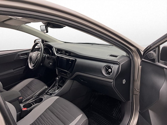 Toyota Auris 14 of 30