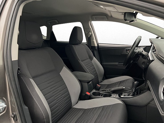 Toyota Auris 13 of 30