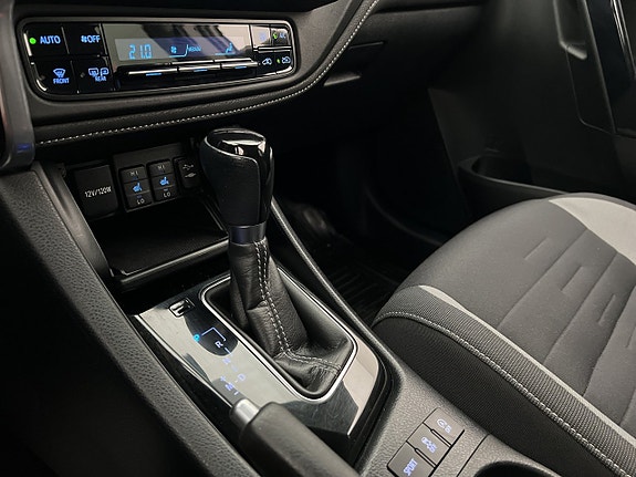 Toyota Auris 22 of 30