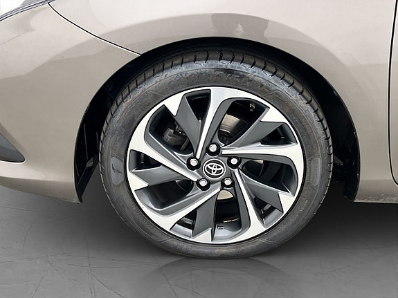 Toyota Auris 28 of 30
