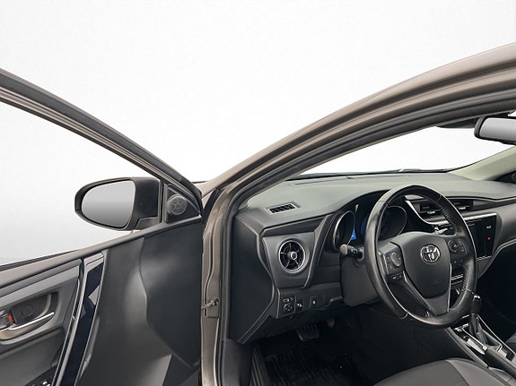 Toyota Auris 10 of 30