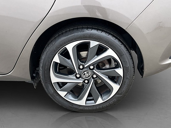Toyota Auris 29 of 30