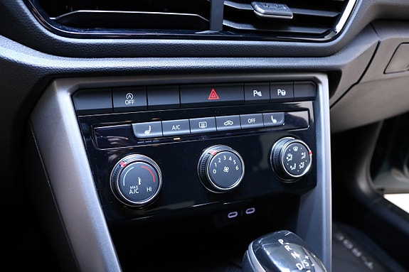 Volkswagen T-Roc 17 of 23