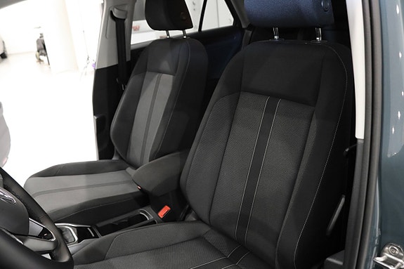 Volkswagen T-Roc 13 of 23
